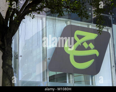 24 janvier 2018 - Kuala Lumpur, Kuala Lumpur, Malaisie - Tabunng Haji signe est vu en face d'un bâtiment...Kuala Lumpur ou communément appelé KL est la capitale nationale de la Malaisie et est la plus forte croissance des régions métropolitaines en Asie du Sud-Est. L'urban city est également bien connu de l'organisation mondiale pour le tourisme et le shopping. Kuala Lumpur a un grand transport public pour les personnes dans la ville. (Crédit Image : © Faris Hadziq/SOPA via Zuma sur le fil) Banque D'Images