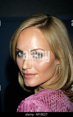 L'Amber Valetta assiste à la VH-1 Fashion Awards le 23 octobre, 1998. ©RTMcbride MediaPunch / Banque D'Images