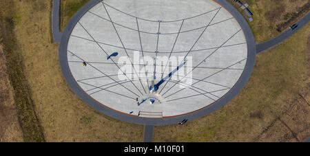 Vue aérienne, l'obélisque la Hoheward Recklinghausen Herten, LenkdDrachenflieger sur la réserve, Herten, Ruhr, Rhénanie du Nord-Westphalie, Allemand Banque D'Images