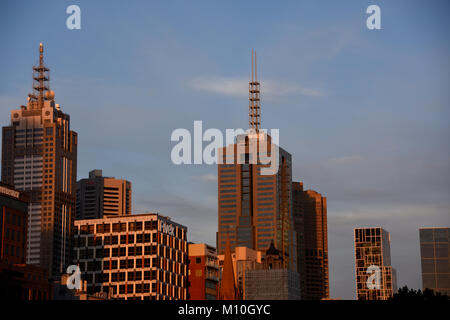 Le coucher de soleil sur les bâtiments de Melbourne Banque D'Images