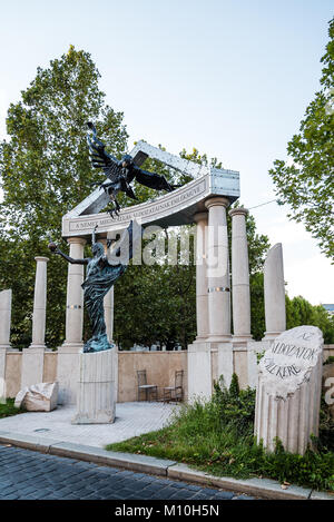 Budapest, Hongrie - le 14 août 2017 : mémorial pour les victimes de l'occupation allemande sur la place de la liberté de Budapest. Banque D'Images