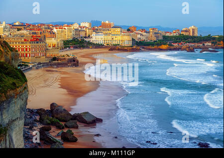 Ville de Biarritz et ses célèbres plages de sable - Miramar et La Grande Plage, Golfe de Gascogne, côte Atlantique, France Banque D'Images