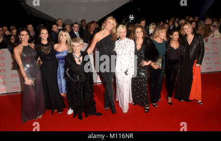 La photo doit être crédité ©Presse Alpha 079965 23/01/2018 Saira KHAN, Nadia Sawalha, Denise Van Outen, Penny Lancaster, Linda Robson, Stacey Solomon, Andrea McLean, Gloria Hunniford, Katie Price et Kaye Adams Christine Bleakley Loose Women National Television TV Prix NTAs 2018 à l'O2 de Londres Banque D'Images