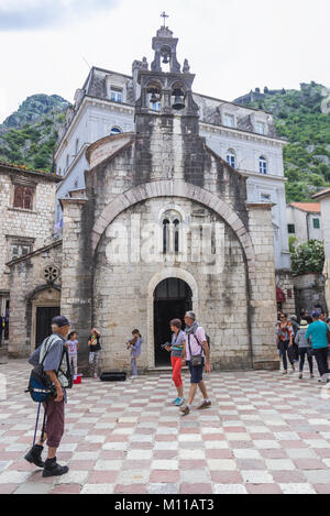 L'Église orthodoxe de Saint Luc sur la vieille ville de Kotor, ville côtière située dans la baie de Kotor de Mer Adriatique, le Monténégro Banque D'Images