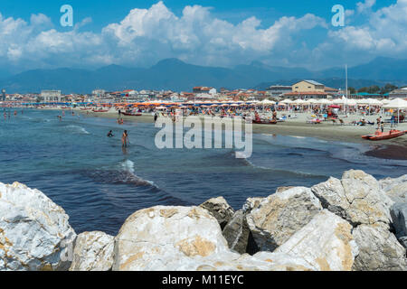 Plage de Viareggio, Riviera toscane, Toscane, Italie. Banque D'Images