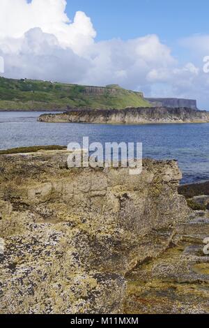 Rubha nam Brathairean Frères (point) Nord-est de l'intérieur Hebridies, Skye, Scotland, UK. Falaises, la géologie, la sortie de l'Université d'Aberdeen, 2017. Banque D'Images