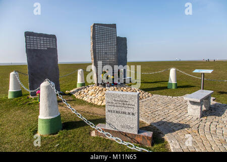 Norden, Ostfriesland, Allemagne, côte de la mer du Nord, Memorial sur la mer, des panneaux avec des noms de personnes qui ont été enterré en mer du Nord, maritime buri Banque D'Images