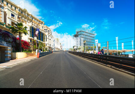 MONTE CARLO / MONACO - 02 juin 2013 : Sainte Dévote et Beau Rivage tout droit de l'asphalte sur la rue Grand Prix circuit. Banque D'Images