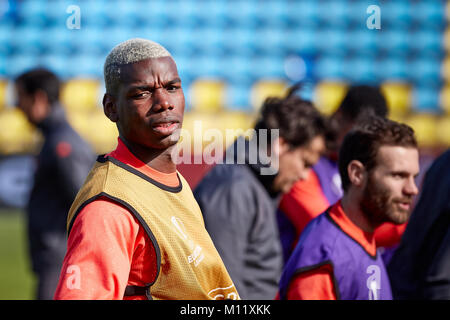 Paul Pogba sur au cours de session de formation avant le match 1/8 de finale de la Ligue Europa entre 'FC Rostov" et "Manchester United", 08 mars 2017 dans la région de Trás Banque D'Images