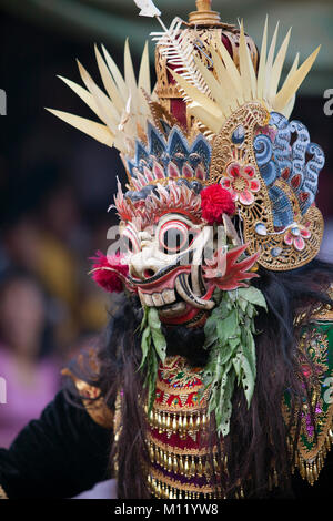 L'île de Bali, Indonésie, village Pura Maksan Tejakula, Temple. Théâtre Danse avec masques sacrés appelés Wayang Wong. Banque D'Images