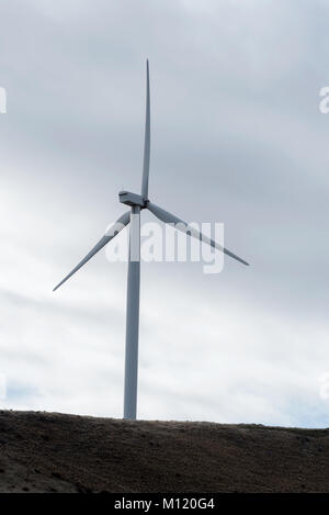 Éolienne dans la Columbia River Gorge, Oregon. Banque D'Images