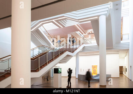 Allemagne, Cologne, escalier au Musée Ludwig. Deutschland, Koeln, Treppe im Museum Ludwig. Banque D'Images