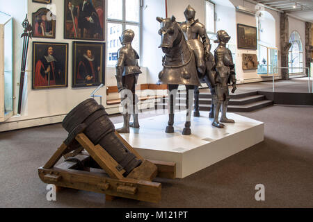 Allemagne, Cologne, Musée de la ville de Cologne, il fournit un aperçu de l'histoire de la ville de Cologne, l'armure de chevalier dans la section Moyen-Âge. De Banque D'Images
