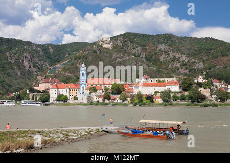 Vue sur le Danube à Dürnstein avec collégiale et ruine du château,Wachau,UNESCO sites du patrimoine culturel,Autriche Banque D'Images