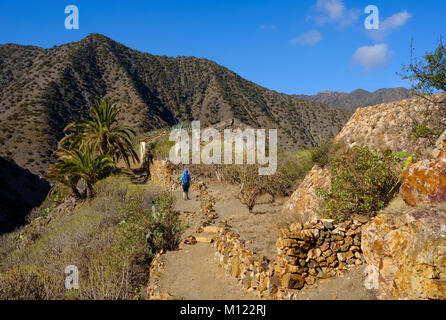 Sur le sentier de randonnée femme Tamargada,près de Vallehermoso, La Gomera,Canaries, Espagne Banque D'Images