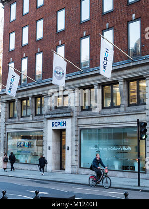 RCPCH - The Royal College of Paediatrics and Child Health sur Theobalds Road dans le centre de Londres, fondée en 1996 Banque D'Images