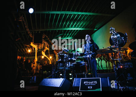 Le duo suédois Wildbirds Peacedrums et effectue un concert live au Musée Zoologique à Copenhague dans le cadre du festival de musique Festival danois Frost 2015. Chanteur et musicien ici Mariam Wallentin est vu sur scène. Le Danemark, 01/03 2015. Banque D'Images