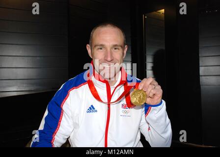 Jamie Personnel, membre de l'équipe cycliste olympique britannique, assiste à un événement de célébrité à Ashford, Kent le 23 novembre 2008. Banque D'Images