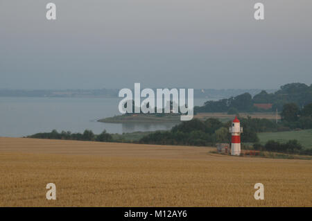 Skodsbol, Danemark - 30 juillet 2006 : le feu inférieur de Skodsbol, la tôle de protection inhabituelle en raison de la deuxième fonction cette lumière comme une frontière marque. Banque D'Images