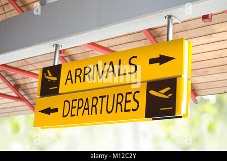 Arrivée et départ inscrivez-vous à l'aéroport. Banque D'Images