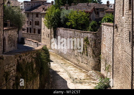 Rues et ruelles dans la merveilleuse ville de Foligno (Italie) Banque D'Images