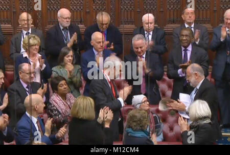 Dame, Tessa Jowell reçoit une ovation debout après avoir parlé à la Chambre des Lords à Londres, elle a été diagnostiquée en mai dernier avec une tumeur cérébrale de haut grade connu sous le nom de glioblastome. Banque D'Images