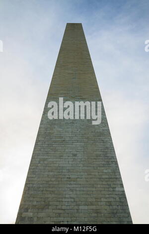 Le Washington Monument vu du dessous Banque D'Images