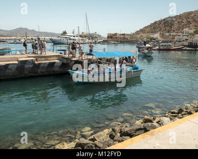 Des excursions en bateau à fond de verre du port de Cabo San Lucas, Mexique Banque D'Images