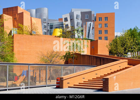 MIT Stata center conçu par l'architecte Frank Gehry, à Cambridge, MA . Banque D'Images