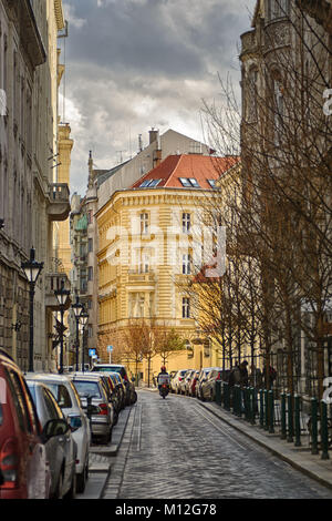 Budapest Veres Pálné, vieille rue étroite Banque D'Images