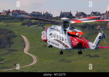 RAF Search & Rescue Helicopter Affichage de la Journée des Forces armées à Scarborough Banque D'Images