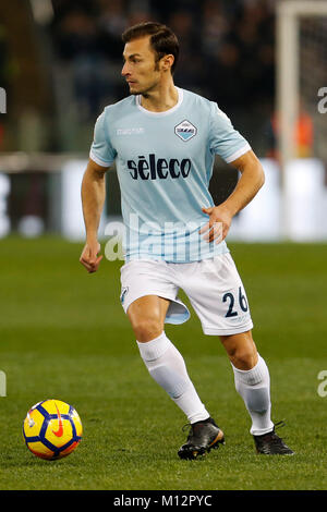 Rome, Italie. 24 Jan, 2018. Stefan Radu du Latium contrôle la balle. Serie A italienne de football match TIM entre Lazio et Udinese au Stade olympique de Rome. Lazio a remporté le match 3-0. Credit : Giampiero Sposito/Pacific Press/Alamy Live News Banque D'Images