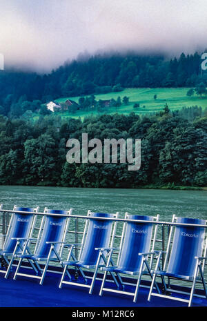 Chaises longues SUR LES GRANDS FLEUVES D'EUROPE tour sanglier. Banque D'Images