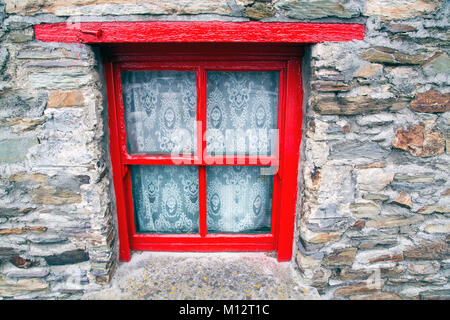 Fenêtre rouge enseigner Beag Q'Donavans Hôtel West Cork Irlande Banque D'Images