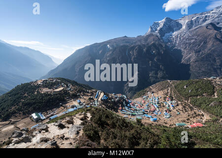 La capitale Sherpa Namche Bazar dans la vallée du Khumbu, Népal Banque D'Images