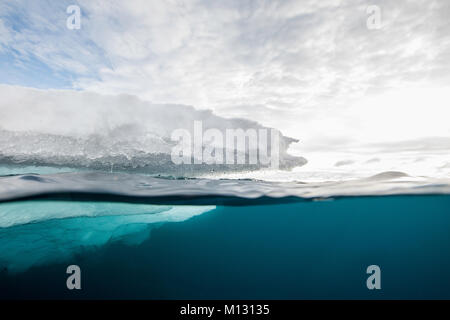 Floe Edge dans le fjord Scoresbysund Région de l'est du Groenland. Banque D'Images