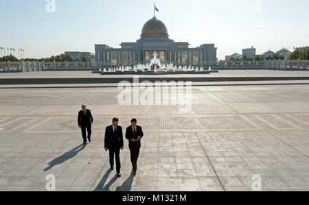 Le président du Turkménistan, Gurbanguly Berdimuhamedow (à droite) et l'Alexander Zhilkin (à gauche) au Palais présidentiel en Oguzkhan le Turkménistan. Banque D'Images