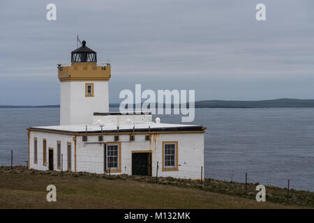 Duncansby Head Lighthouse, Wick, Caithness, en Écosse. UK. Banque D'Images