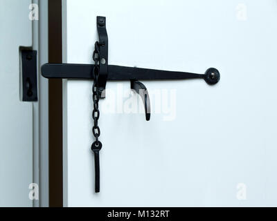 Loquet de porte de style ancien Reproduction d'une porte d'intérieur Banque D'Images