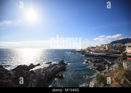 Vue aérienne de Puerto de Santiago port de mer et plage, Tenerife, Canaries, Espagne Banque D'Images