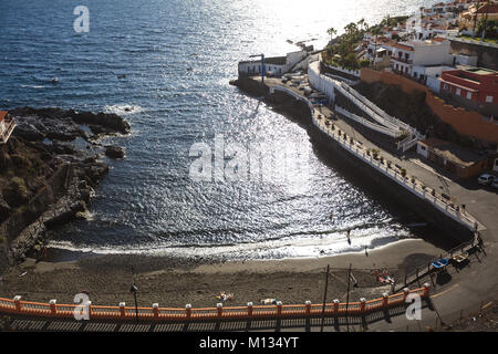 Vue aérienne de Puerto de Santiago port de mer et plage, Tenerife, Canaries, Espagne Banque D'Images