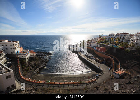 Vue aérienne de Puerto de Santiago port de mer et plage, Tenerife, Canaries, Espagne Banque D'Images