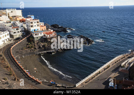 Vue aérienne de Puerto de Santiago port de mer et plage, Tenerife, Canaries, Espagne Banque D'Images