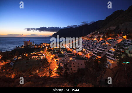Paysage de Los Gigantes , Tenerife, Espagne. Vue de nuit Banque D'Images