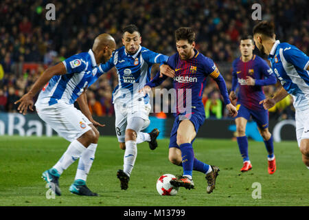 Barcelone, Espagne. 25 Jan, 2018. Le FC Barcelone Lionel Messi(3L) est en concurrence en Espagne durant la King's Cup Match entre FC Barcelone et du RCD Espanyol de Barcelone, Espagne, le 25 janvier 2018. Le FC Barcelone a gagné 2-0. Le FC Barcelone est qualifié pour les demi-finales. Credit : Joan Gosa/Xinhua/Alamy Live News Banque D'Images