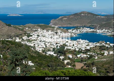 La Grèce, l'archipel du Dodécanèse, l'île de Patmos, Chora, bateau de croisière La Belle de l'Adriatique dans le port Banque D'Images