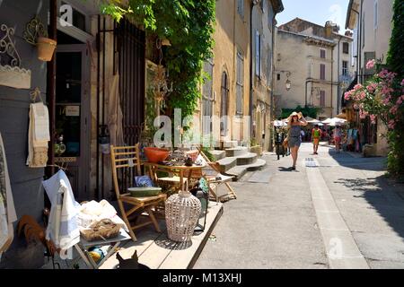 La France, Vaucluse, Le Parc Naturel Régional du Luberon (Parc Naturel Régional du Luberon), Lourmarin, étiqueté Les Plus Beaux Villages de France (Les Plus Beaux Villages de France), Banque D'Images