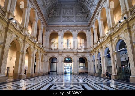 France, Bouches du Rhône, Marseille, quartier des Canebiers, Palais de la Bourse, la chambre de commerce et Marine Museum Banque D'Images