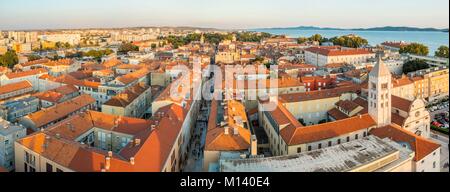 Croatie, Dalmatie Centrale, de la côte dalmate, Zadar, la vieille ville historique vu de la cathédrale de Saint Anastasia Banque D'Images