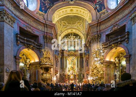 L'Autriche, Vienne, Peterskirche, Église Saint Pierre, de l'intérieur, service de l'église Banque D'Images